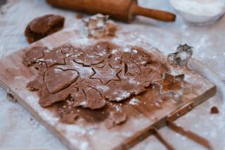 Biscuits de Noël sans cuisson : recette rapide au chocolat et noix