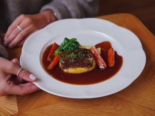 Bourguignon de sanglier : recette mijotée au vin rouge