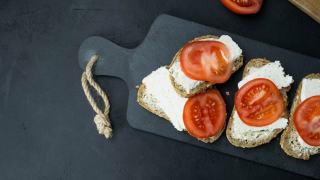 Bruschetta au Maroilles : recette nordiste au fromage fort sur pain grillé