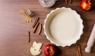 Clafoutis aux pommes de grand-mère : recette fondante et dorée