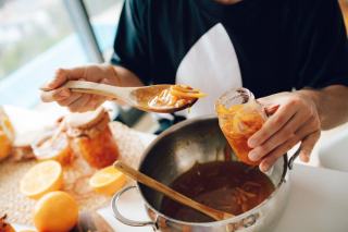 Confiture à la rhubarbe de grand-mère : recette traditionnelle