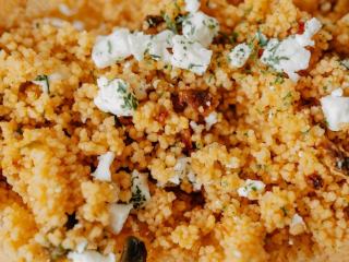 Couscous maison pour 4 personnes : recette traditionnelle facile