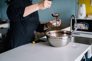 Écrasé de palets bretons, chocolat et ananas caramélisé
