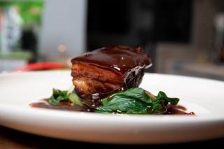 Jarret de porc demi-sel : recette mijotée aux légumes