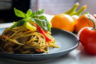 Pâtes aux poivrons rôtis, tomates et fenouil, recette estivale
