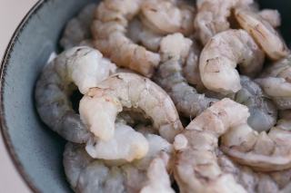 Queues de langoustines : recette rapide et élégante en sauce