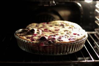Clafoutis aux pêches : recette estivale moelleuse et sucrée