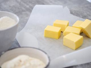 Crème au beurre pralinée - Recette pour bûches et gâteaux