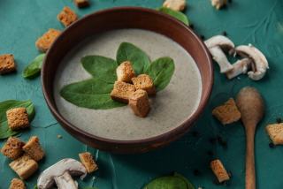 Crème de cresson, saumon mariné au wasabi - Recette fusion