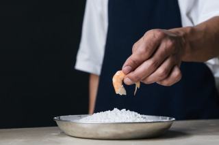 Gyoza aux crevettes : recette de raviolis japonais croustillants à la poêle