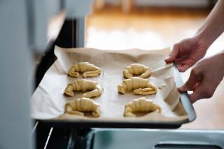 Mini-feuilletés saucisse et gruyère : recette apéritive croustillante et facile