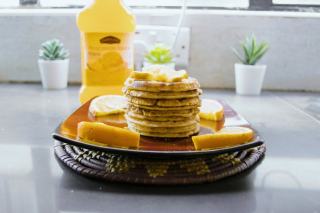 Pancakes red velvet quinoa et betterave - Recette colorée