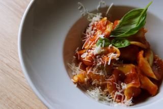 Pâtes à la puttanesca : recette italienne audacieuse et rapide