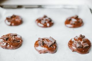 Soufflé au chocolat noir rapide au micro-ondes - Recette