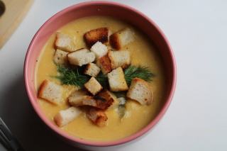 Soupe de courgettes améliorée : recette crémeuse et parfumée