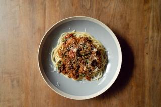 Épaule de chevreuil : recette mijotée au vin rouge