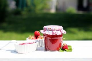 Glaçage à la confiture : recette brillante pour tartes et gâteaux