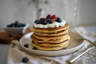 Pancakes sans œufs : recette moelleuse et facile pour le brunch