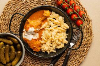Pâtes au poulet, lardons et champignons : recette crémeuse rapide