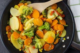 Poêlée méridionale : recette estivale de légumes du soleil