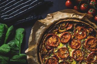 Quiche lorraine simple : recette classique aux lardons et crème fraîche