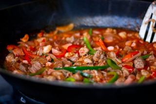 Sauté de dinde au curry : recette rapide et parfumée