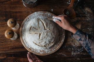 Soufflé de pain rassis : recette anti-gaspillage légère et savoureuse