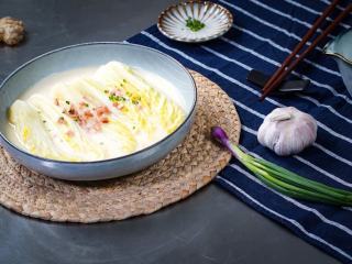 Soupe au chou au micro-ondes : recette express légère et saine