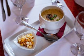 Soupe de champagne au Cointreau : cocktail festif élégant