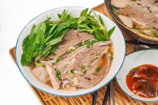 Soupe vietnamienne au canard : recette de pho au canard parfumé