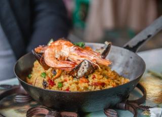 Saint-Jacques et crevettes aux champignons et poireaux : recette festive