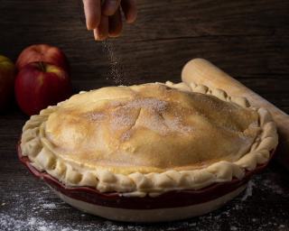 Tarte aux pommes parfumée au rhum : recette de tarte antillaise