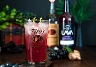 Vodka bonbon schtroumpf : recette cocktail bleu fruité festif