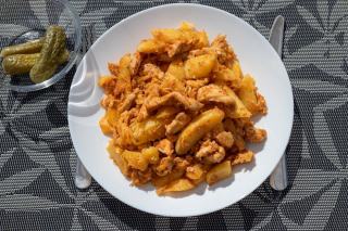 Salade de pommes de terre alsacienne : recette tiède à la vinaigrette et lardons