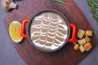 Soupe aux champignons maison : recette simple et savoureuse