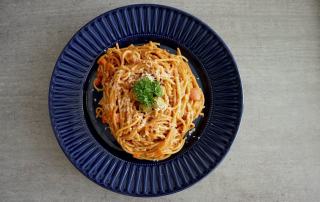 Spaghettis aux knackis originaux : recette rigolote pour les enfants