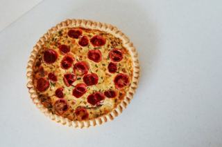 Tarte à la tomate et au fromage râpé : recette estivale facile et rapide