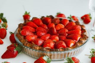 Tarte sans pâte à la rhubarbe : recette rapide et légère