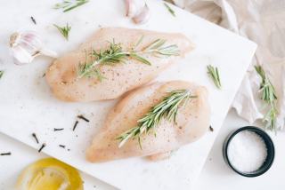 Terrine de poulet à la provençale pour 6 : recette ensoleillée et parfumée